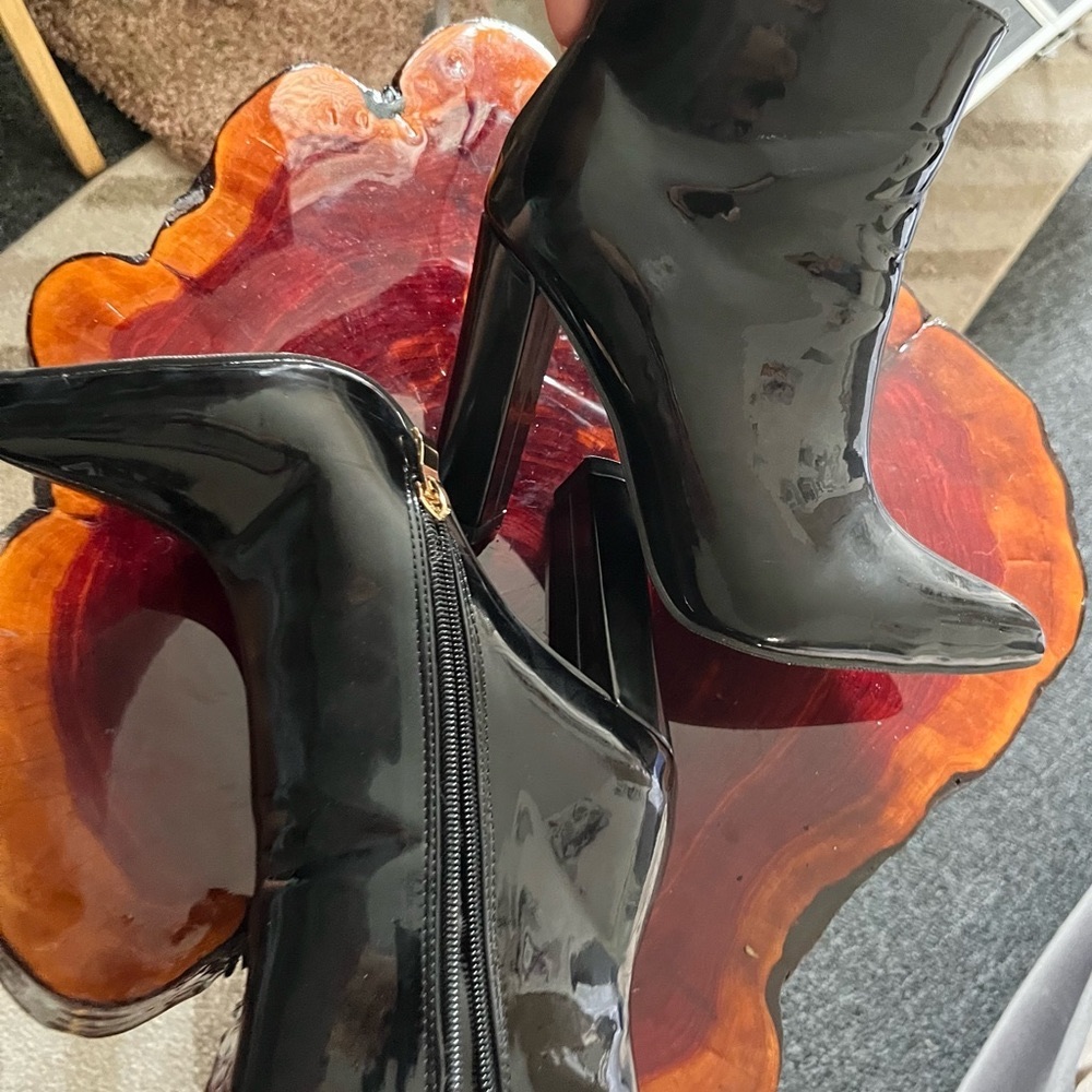 syztsho cthseie BLACK botins